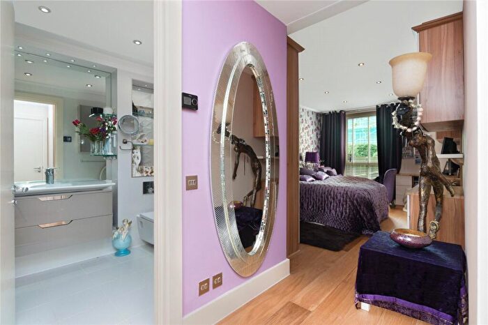 2 Bedroom Apartment To Rent In Queens Terrace, St John's Wood, London, NW8