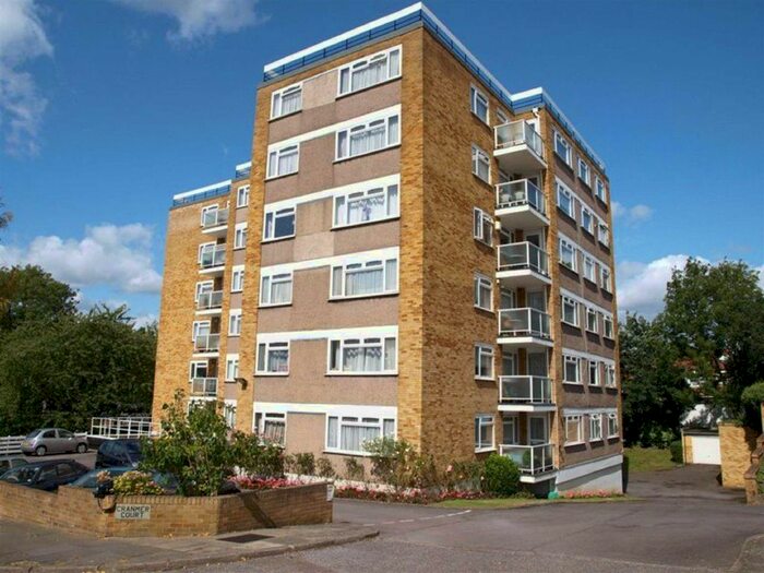 3 Bedroom Flat To Rent In Wickliffe Avenue, London, N3