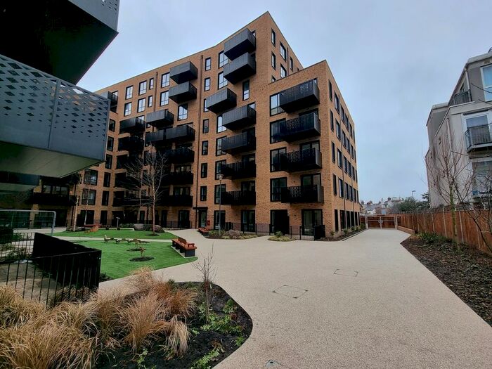 2 Bedroom Flat To Rent In Sarsen House, Middle Road, London, W7