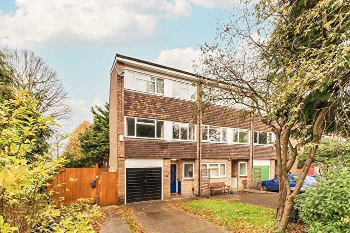 1 Bedroom Flat To Rent In Elmcroft Close, Ealing, W5