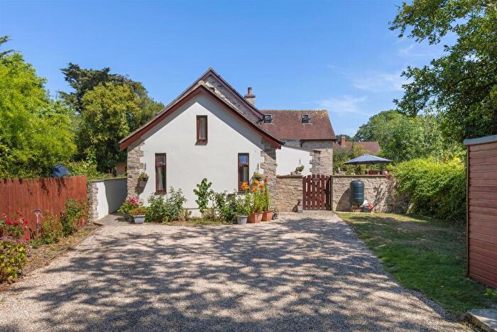 3 Bedroom Detached House For Sale In Dorchester Road, Weymouth, DT3