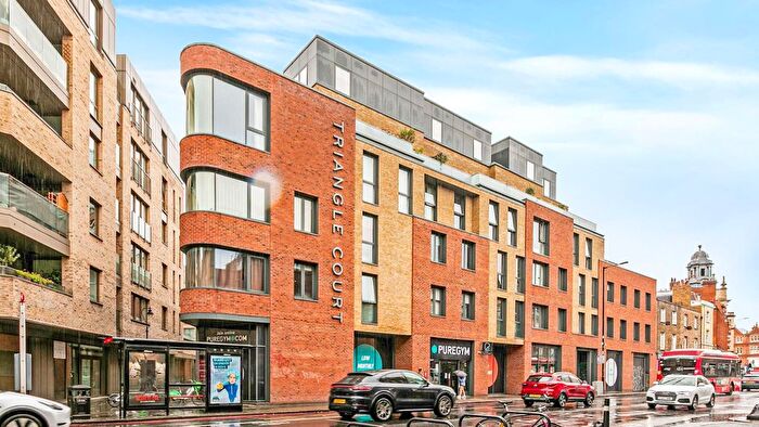 3 Bedroom Flat For Sale In Triangle Court, Camberwell New Road, London, SE5