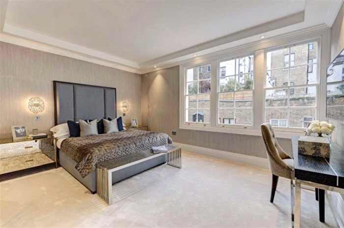 3 Bedroom Flat To Rent In Montagu Square, South Marylebone, W1H