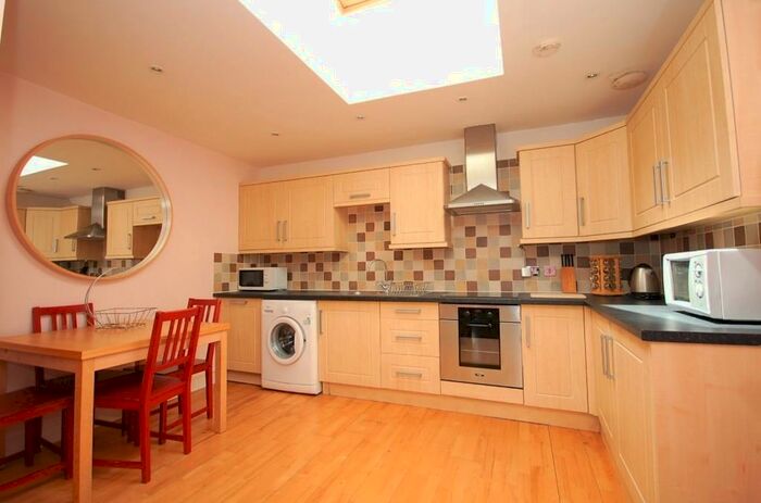 2 Bedroom Flat To Rent In Southwark Park Road Southwark, SE16