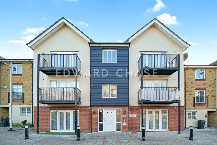 2 Bedroom Flat For Sale In Blackthorn Road, Ilford, IG1