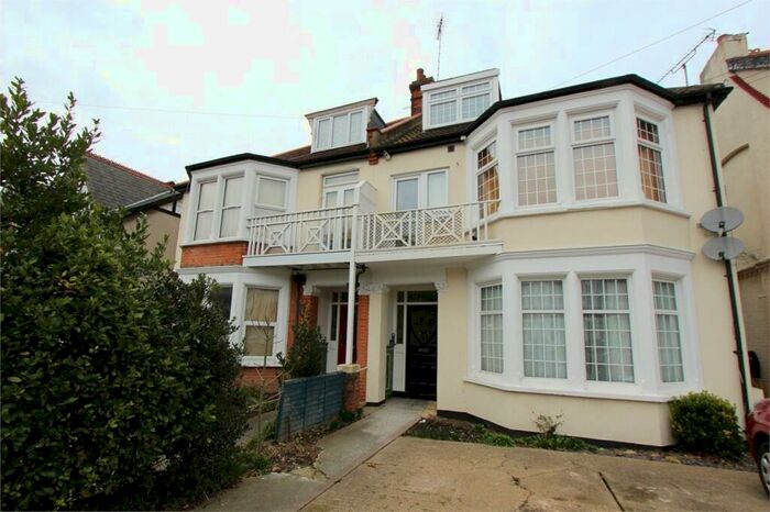 2 Bedroom Apartment To Rent In Whitefriars Crescent, Westcliff-on-Sea, SS0