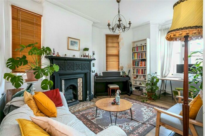 3 Bedroom Apartment To Rent In Holmbury View, London, E5