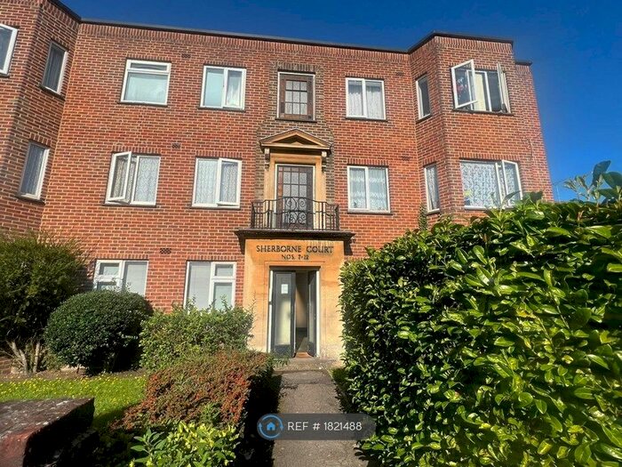 2 Bedroom Flat To Rent In Sherborne Court, Branksome, Poole, BH12