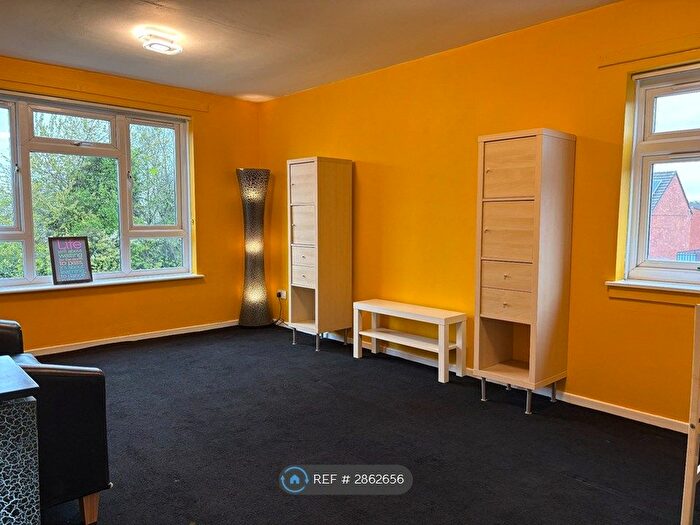 2 Bedroom Flat To Rent In Collyhurst, Manchester, M40