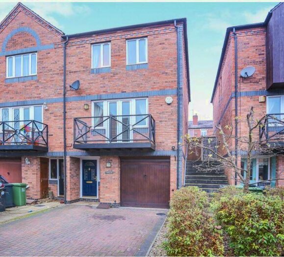3 Bedroom House To Rent In Round Hill Wharf, Kidderminster, DY11