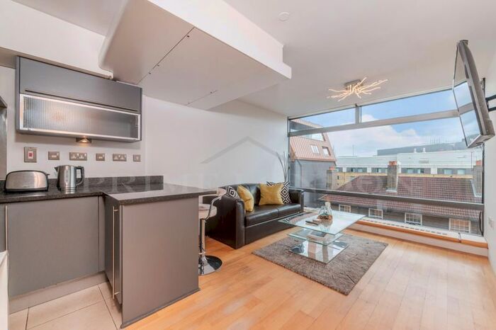 1 Bedroom Flat To Rent In Parliament View Apartments, Albert Embankment, London, SE1