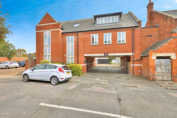 2 Bedroom Flat For Sale In Lincoln Street, Northampton, Northamptonshire, NN2