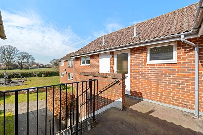 1 Bedroom Flat To Rent In Moggs Mead, Petersfield, GU31