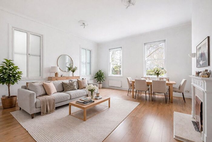 2 Bedroom Flat For Sale In Drummond Gate, Pimlico, London, SW1V