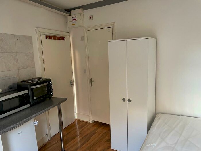 Studio To Rent In Harrow Road, London, NW10