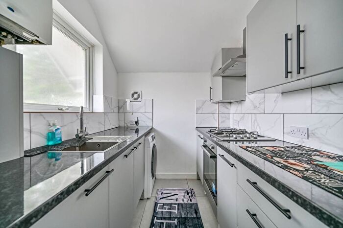 2 Bedroom Maisonette To Rent In Elmcroft Close, Feltham, TW14