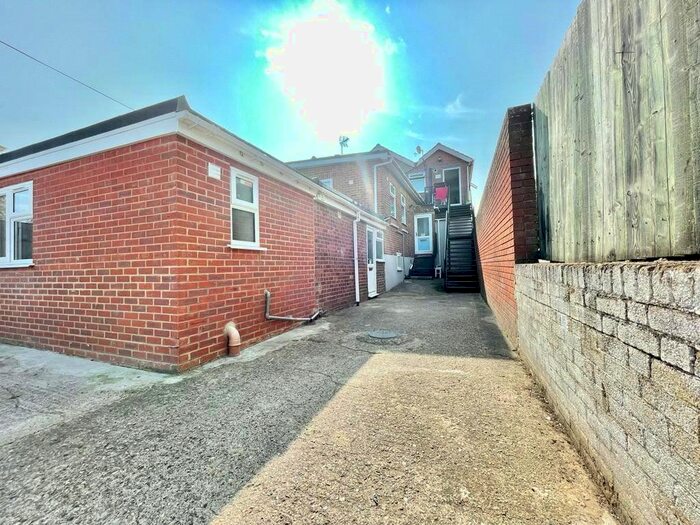 1 Bedroom Flat To Rent In Oxford Road, Reading, Berkshire, RG30