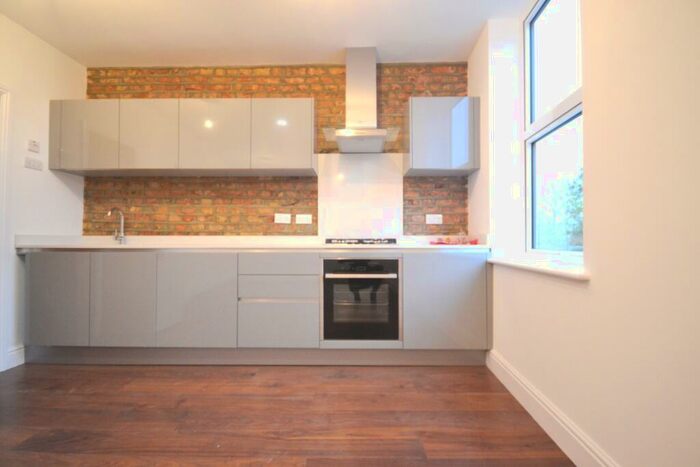 2 Bedroom Flat To Rent In High Street London, SE20