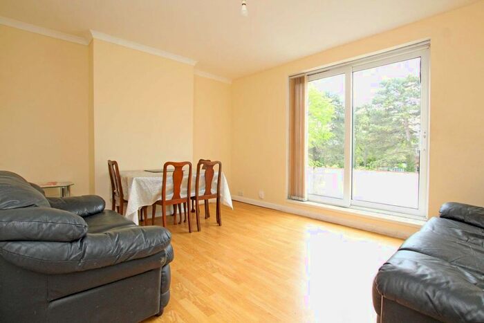 3 Bedroom Flat To Rent In Church Road, Osterley, Isleworth, TW7