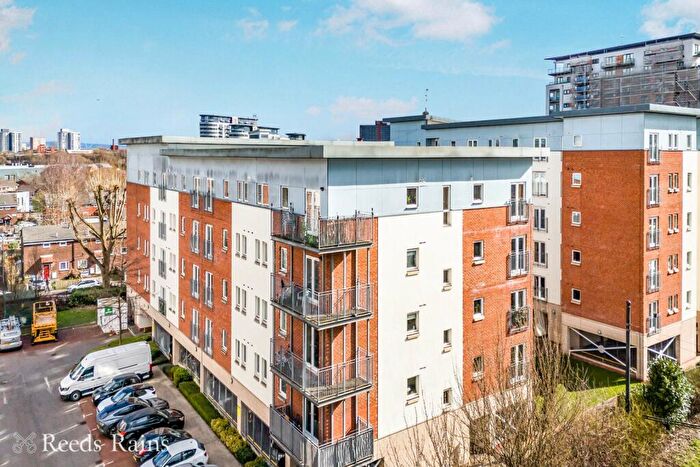 2 Bedroom Apartment For Sale In Elmira Way, Salford, M5