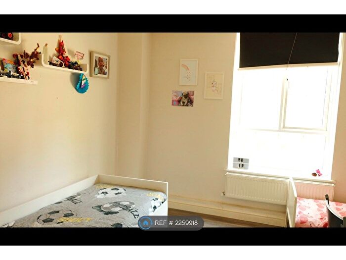 2 Bedroom Flat To Rent In East Dulwich State, London, SE22