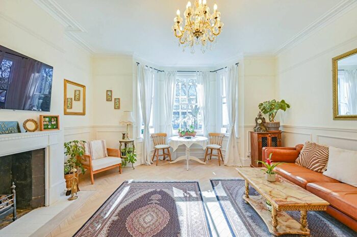 3 Bedroom Maisonette For Sale In Grosevner Road, London, Pimlico, London, SW1V
