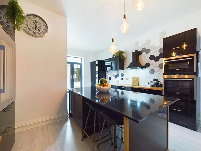 3 Bedroom Semi-Detached House For Sale In West Street, Alford, LN13