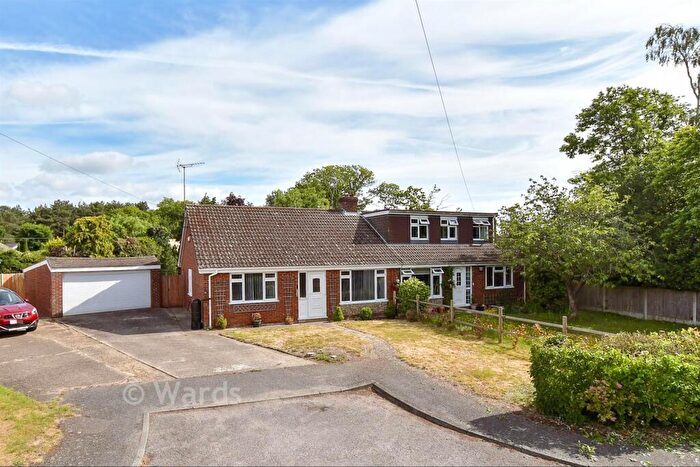 3 Bedroom Semi-Detached Bungalow For Sale In Nightingale Close, Chartham Hatch, Kent, CT4