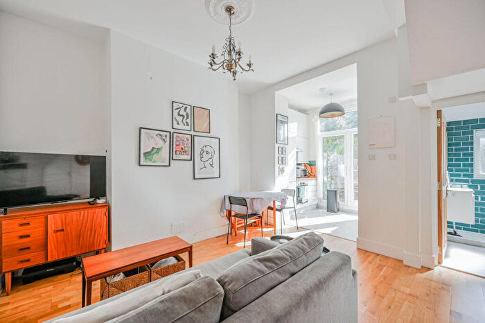 1 Bedroom Flat To Rent In Moray Road, , Finsbury Park, London, N4