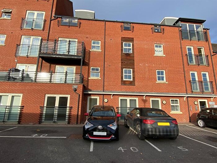 2 Bedroom Flat For Sale In Friars Mews, Wesleyan Court, Lincoln, LN2