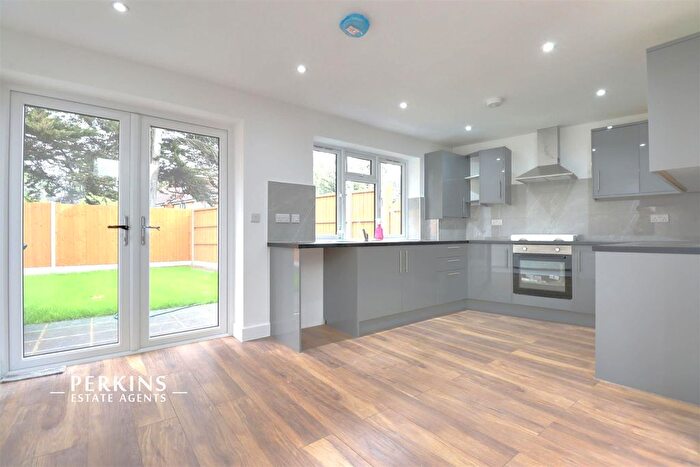3 Bedroom Flat To Rent In Greenford, UB6