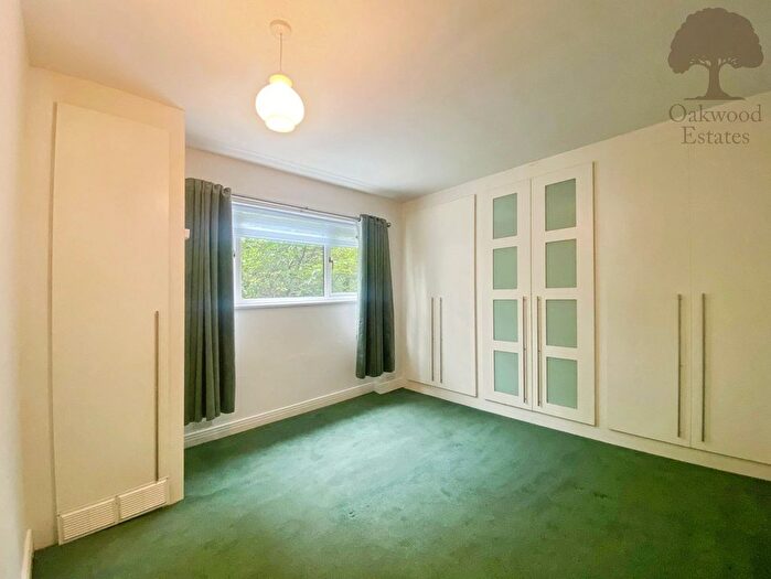 2 Bedroom Flat To Rent In Courtlands, Maidenhead, SL6