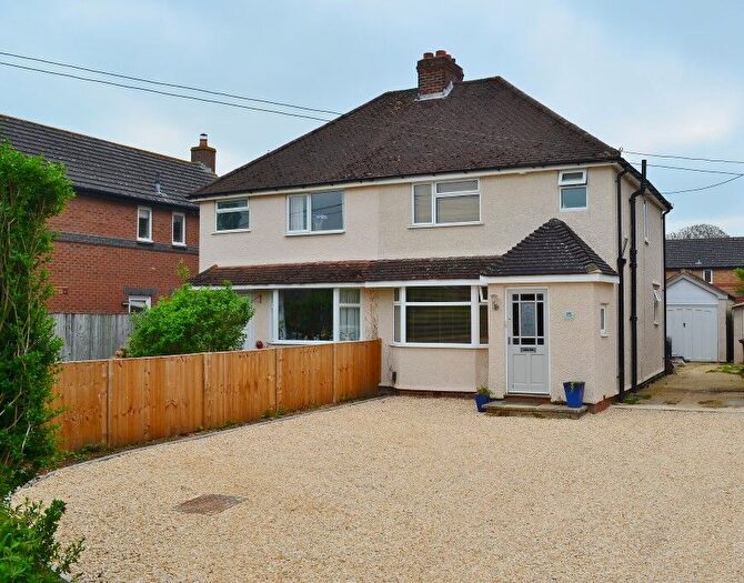3 Bedroom Semi-Detached House To Rent In Yarnton Road, Kidlington, OX5