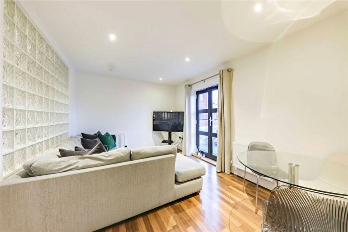 2 Bedroom Flat To Rent In Bonham Court, Robinhood Lane, Winnersh, Berkshire, RG41