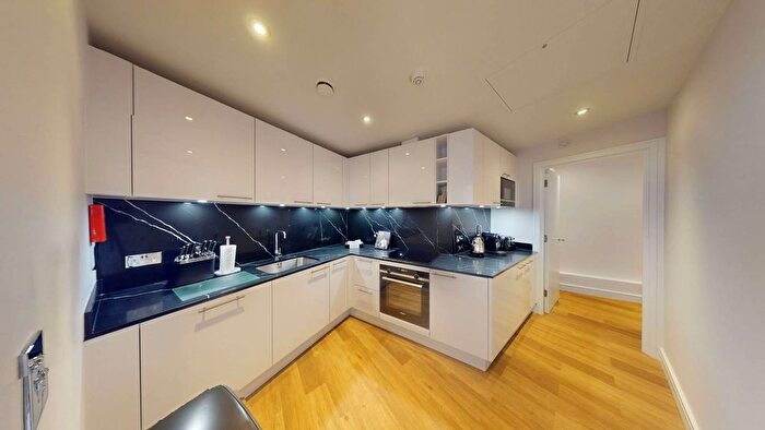 3 Bedroom Flat To Rent In Harrington Court, South Kensington, London, SW7