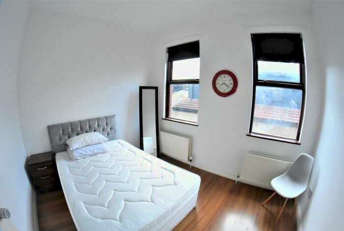 3 Bedroom Terraced House To Rent In Assembly Passage, Whitechapel, E1