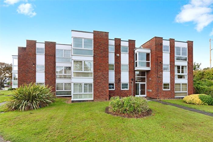 2 Bedroom Flat For Sale In Thorpe Hall Avenue, Southend-On-Sea, Essex, SS1