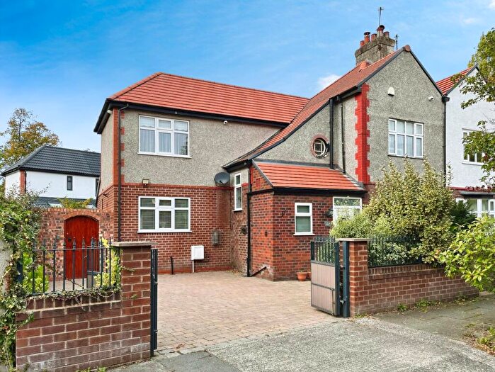 3 Bedroom Semi-Detached House For Sale In Parrs Wood Avenue, Didsbury, Manchester, M20
