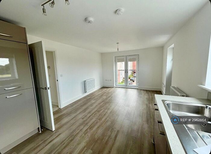2 Bedroom Flat To Rent In Anton Close, Rugby, CV21