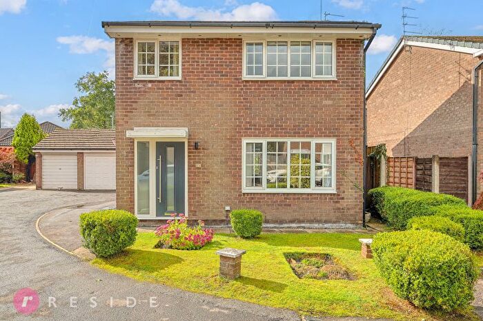 3 Bedroom Detached House For Sale In Curlew Close, Bamford, Rochdale, OL11