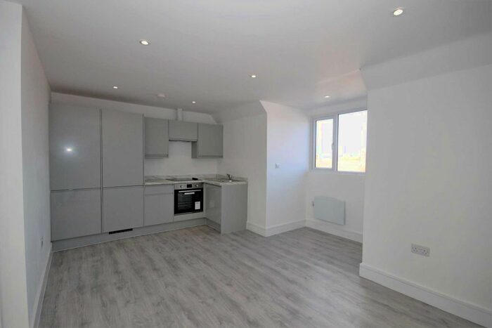 1 Bedroom Flat To Rent In The Market, Carshalton SM5