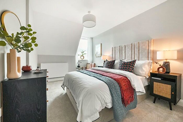 2 Bedroom Apartment To Rent In Wycombe Lane, HP10