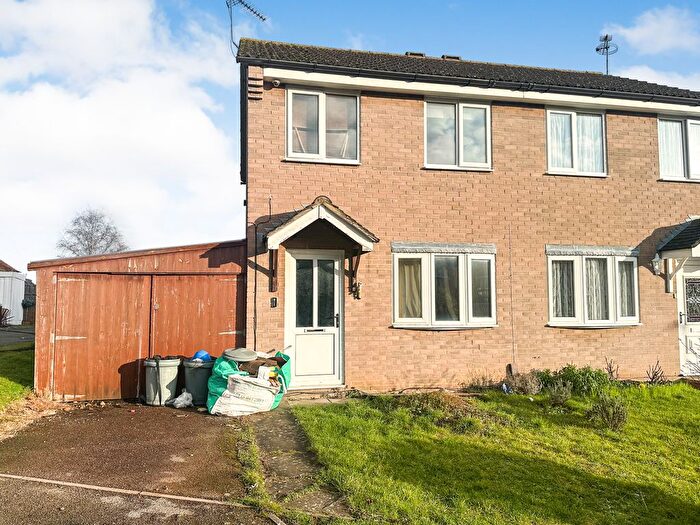 2 Bedroom Property For Sale In Drayton Place, Irthlingborough, Wellingborough, Northamptonshire, NN9