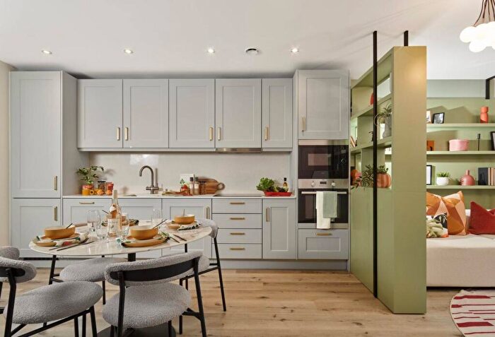 1 Bedroom Flat For Sale In Caxton Square, Wood Green, N22