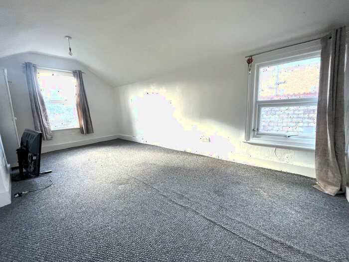 2 Bedroom Flat To Rent In Watling Street, Radlett, WD7