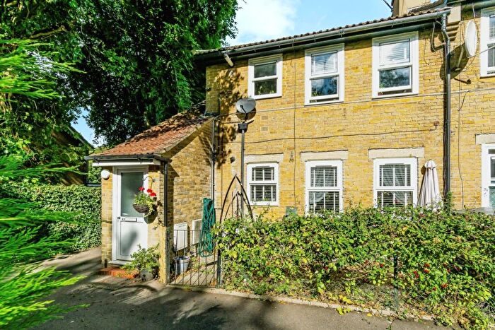 2 Bedroom Flat For Sale In The Grove, Caterham, Surrey, CR3