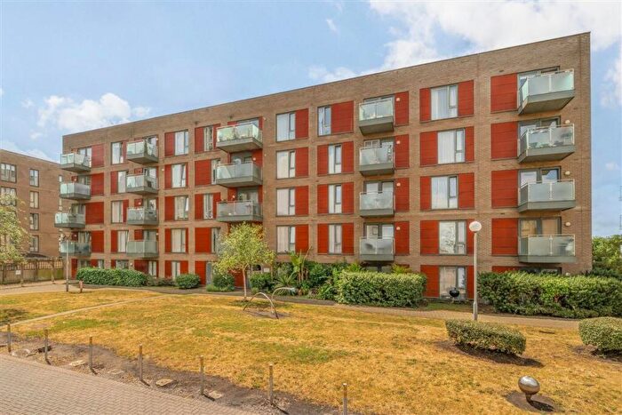 2 Bedroom Flat For Sale In Flowers Close, Cricklewood, NW2