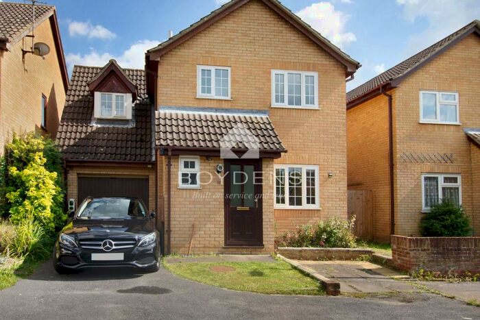 3 Bedroom Detached House To Rent In Pampus Close Highwoods Colchester, CO4