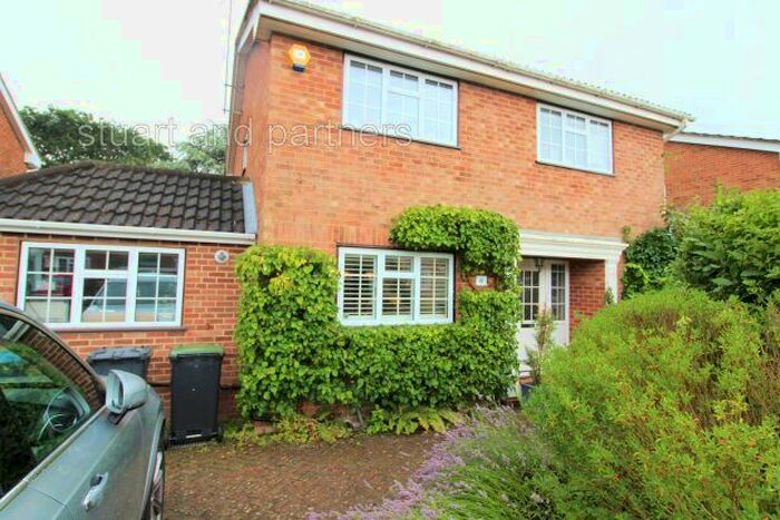4 Bedroom Detached House To Rent In Woodhall Close, Cuckfield, RH17