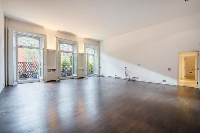 3 Bedroom Flat To Rent In Old Brompton Road, London, SW5